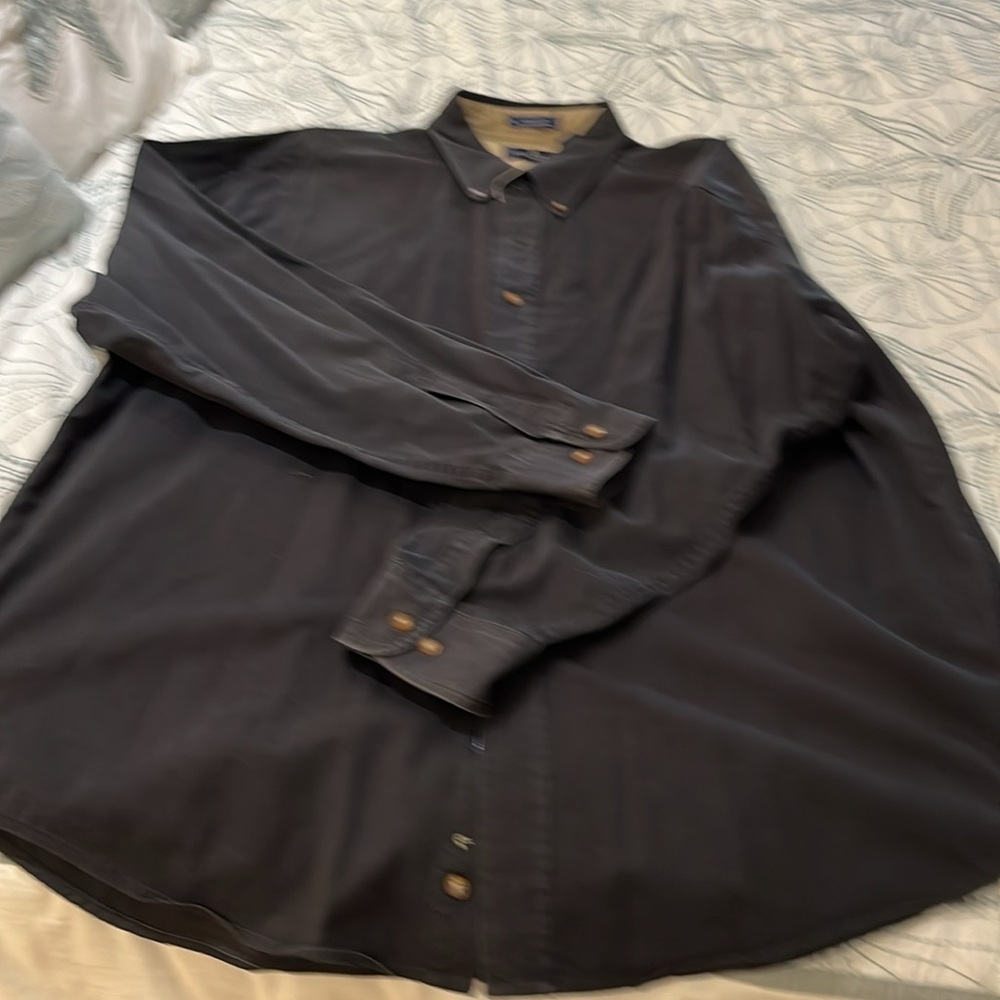 Button collar shirt - Picture 4 of 5